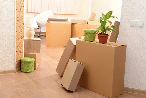 Moving team handling access challenges in a Brompton property